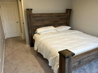 Bedroom Near Edmonton Airport - 1