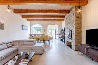 Solaris Gozitan Villa With Pool - Happy Rentals - 2