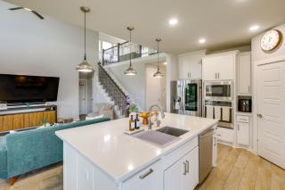 Easy Airport & I-35 Access: Modern Austin Home - 8
