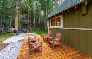 Paradise Bungalow - Cozy Cabin Escape - 8