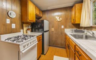 Paradise Bungalow - Cozy Cabin Escape - 3