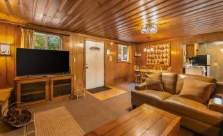 Paradise Bungalow - Cozy Cabin Escape - 1