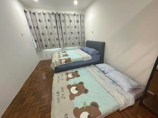 Freshly Renovated 10 pax 4BR Star Mega Mall - 5