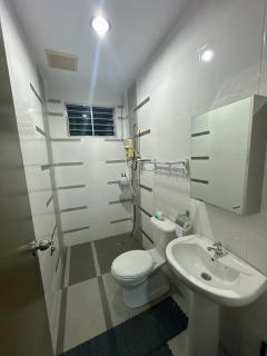 Freshly Renovated 10 pax 4BR Star Mega Mall - 2