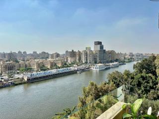 LUX Nile View Zamalek Loft - 3
