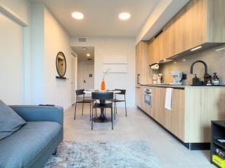 F603 Orange Century Modern 1BR plus Den with Balcony and Pool in Downtown Miami - 3