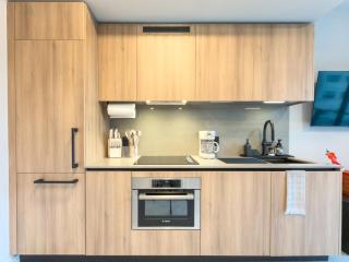 F603 Orange Century Modern 1BR plus Den with Balcony and Pool in Downtown Miami - 1