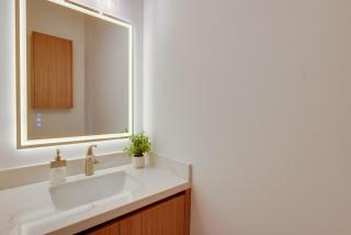 4 Mi to Dtwn McAllen, Sleek Couple’s Condo! - 8