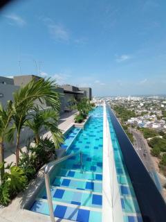 Edificio Confortable Zona No-Turistica sobre avenida acceso al centro y playas 20 min - 0