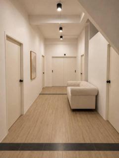 9 mins to BTS Queen Bed Private Room - Share Bath - 9