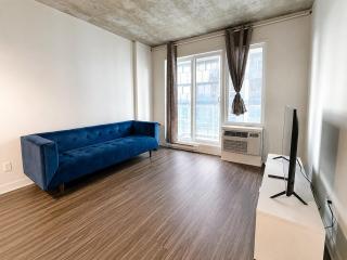 Stylish 1BR Griffintown Condo Balcony & AC Suite - 8