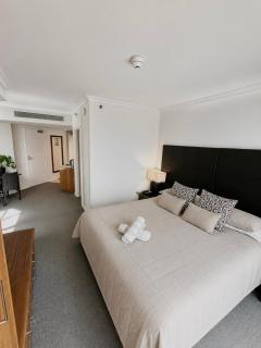 Stunning Oceanview - Beachfront hotel suite - 4