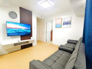 1501T2 Avida Towers Cebu IT Park 2BR Unit 2 Bathroom 2 TV - 0