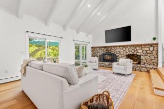 Cape Cod Family Retreat 5BR Hot Tub Sleeps 14 - 1