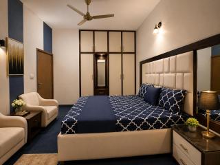 Royal Galaxy Guest House - 3