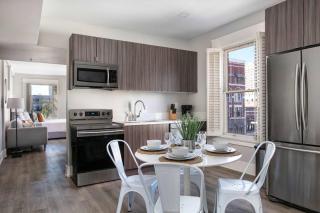 Stylish 2BR Retreat in Vibrant Gaslamp - 8