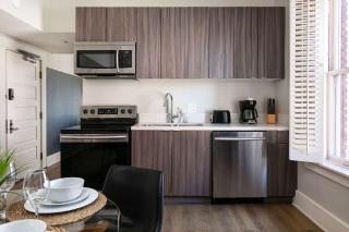 Stylish 2BR Retreat in Vibrant Gaslamp - 7