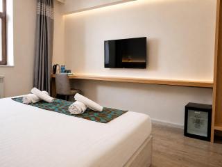 Summer Hotel - 4