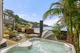 Takapuna Beachfront w Stunning Views - 6