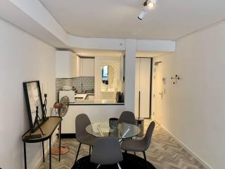 Upper City Central Large Sunny Studio - 6