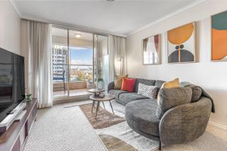 Luxurious Harbour View Apartment in Downtown - 9