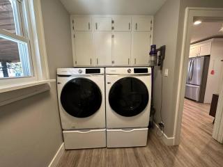 Lux Home, pet friendly,fully fenced - 1
