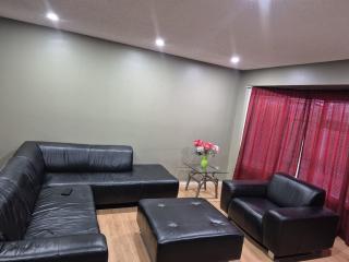 Peaceful Room twenty km from Airport Room Two - 5