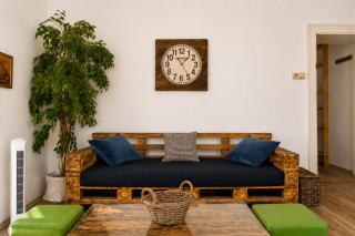 Elegant 1BR Apartment 2 Min from Rennweg Station - 3
