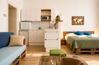 Elegant 1BR Apartment 2 Min from Rennweg Station - 2