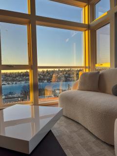 Modern Luxury Townhouse with Lake Union Views ,Minutes' Drive to Downtown, UW & Capitol Hill - 8
