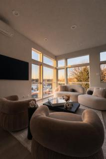 Modern Luxury Townhouse with Lake Union Views ,Minutes' Drive to Downtown, UW & Capitol Hill - 9