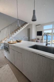 Modern Luxury Townhouse with Lake Union Views ,Minutes' Drive to Downtown, UW & Capitol Hill - 3