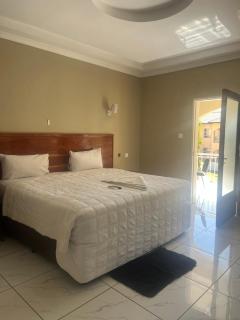 Lhonde Apartments - 9