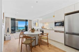Luxurious 2-Bed Designer Retreat at Oracle Resort - 8
