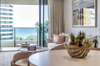 Luxurious 2-Bed Designer Retreat at Oracle Resort - 6