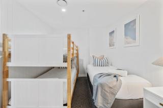Luxurious 2-Bed Designer Retreat at Oracle Resort - 3