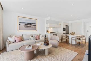 Luxurious 2-Bed Designer Retreat at Oracle Resort - 5