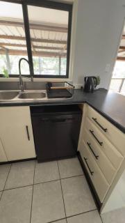 House with huge back yard and side access, 15 Beds - 7