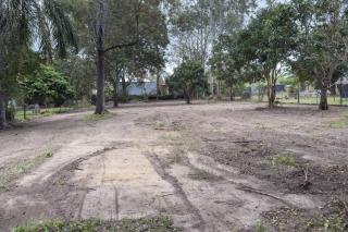 House with huge back yard and side access, 15 Beds - 5