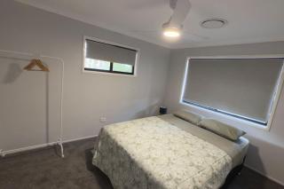 House with huge back yard and side access, 15 Beds - 1