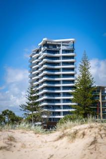X Kirra Apartments - 0