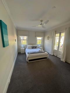 This Is It - stylish 4-bedroom Vincentia retreat - 2