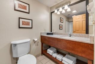 Comfort Suites Airport - 2