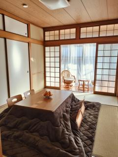 最大25名海まで30秒198平米大人も子どもも楽しめる 夕日が綺麗い草の畳や木のおもちゃ 松山空港15分 - 9