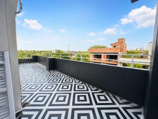 VacationBuddy Designer Duplex Home with Terrace & Nr Metro Airport - 9