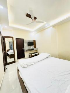 Hotel Prime Residency - just 400m from airport - 8