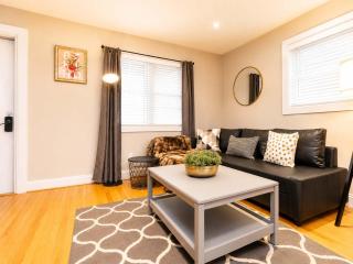 Gorgeous Home 10 min to DC by CozySuites - 8