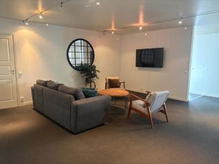 Spacious City Center Apartment in Visby, Sleeps 7 - 7