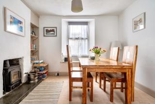 Light and Spacious Victorian Townhouse in Central Penzance - 2