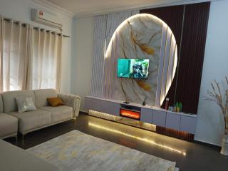Luxury Haven -1BD Perfect Comfort -FREE WIFI - 0